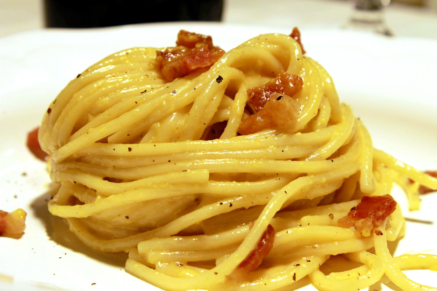 Carbonara pasta (pasta alla carbonara) ~ La ragazza col mattarello